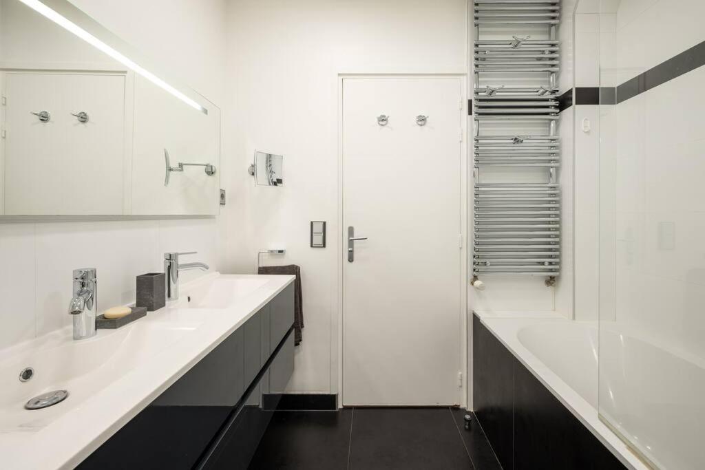 House A/c Arc De Triomphe - 2 Bdr Apartment